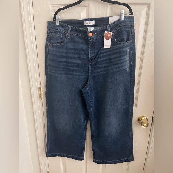 NWT $80 Lane Bryant Mid Rise Wide Leg Crop Jean - Size 18 - Picture 1 of 3